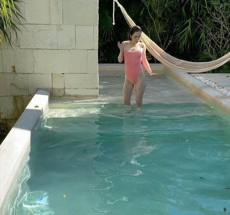 Zoe Lister Jones 完璧なモデル 写真