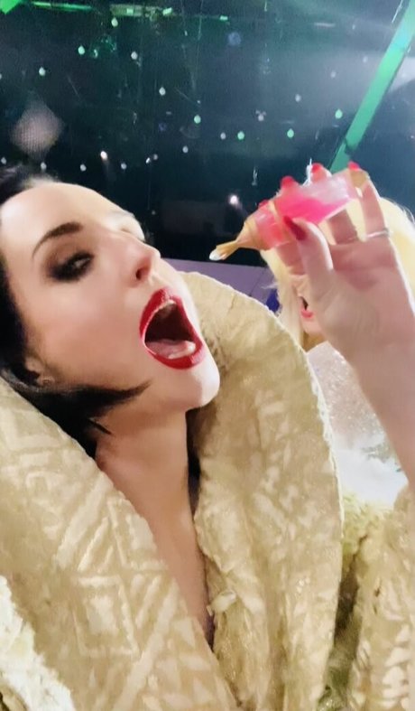 Zoe Lister Jones 完璧なポルノスター 画像