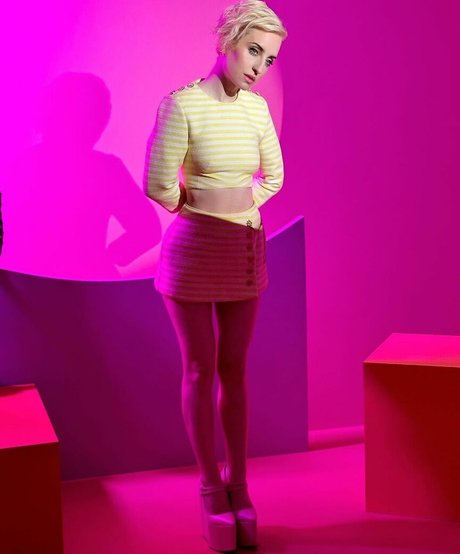 Zoe Lister Jones ポルノスター アート 写真