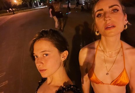 Zoe Lister Jones トップモデル 写真