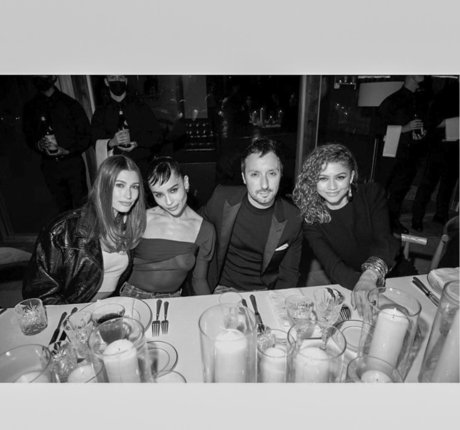 Zoe Kravitz ポルノスター 独占 写真