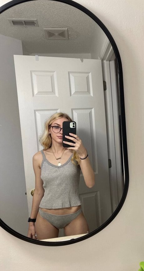 zoetheweeb ポルノスター 独占 画像