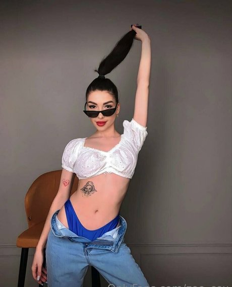 大きな黒い猫OnlyFans ヌード アーカイブ