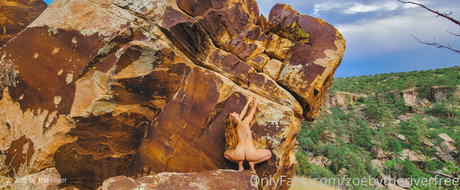 zoebytheriverfree ポルノスター 写真