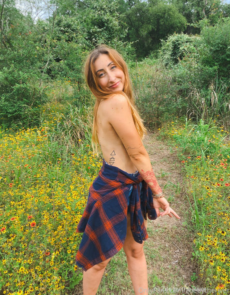 zoebytheriverfree ホットスター 写真