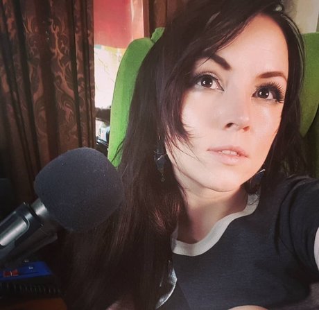 ZeplaHQ エロティックなモデル ギャラリー