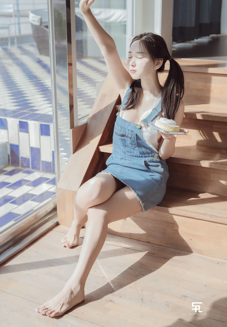 フラットオンリーファン セクシー裸 写真