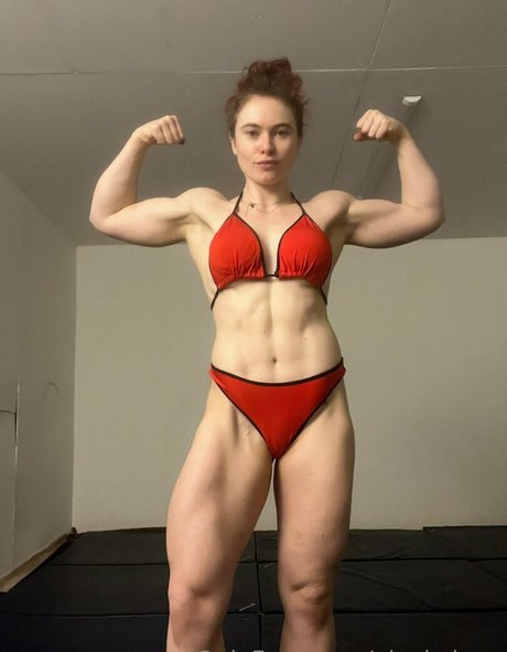 Alexis Luna 女優 写真