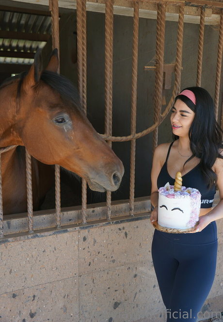 イタリア人熟女OnlyFans セクシーヌード 写真