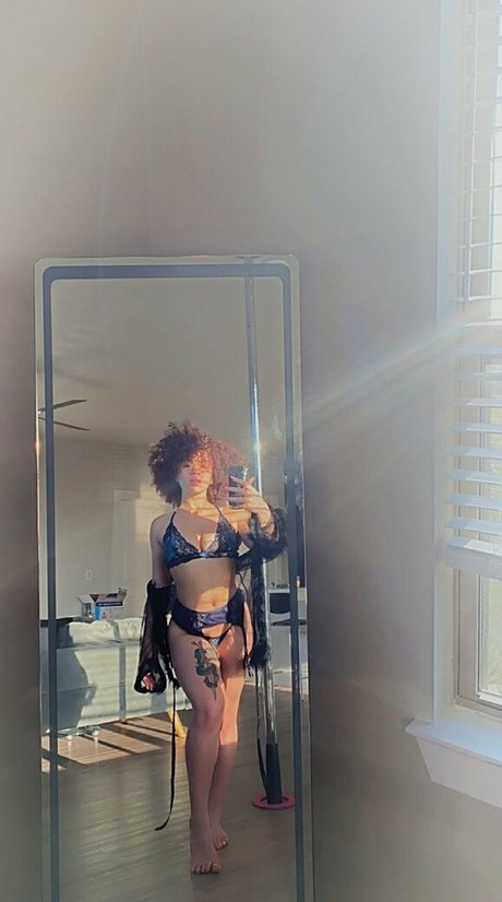 黒人フェムボーイOnlyFans ホットセクシー 画像