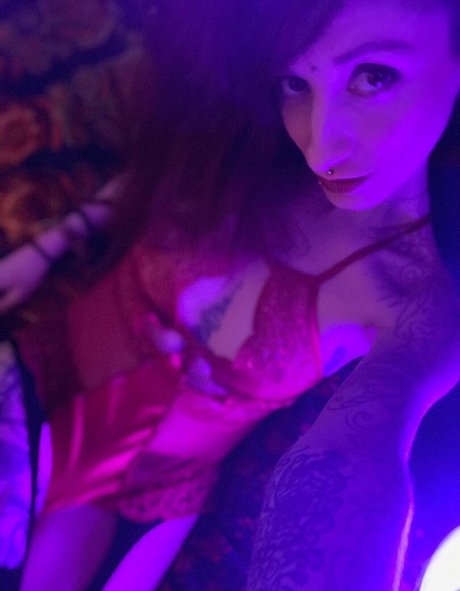 ビンボオンリーファンズ セクシーヌード 写真