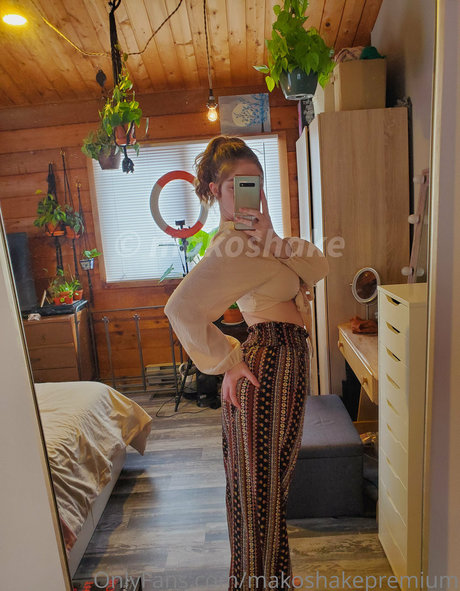 Makoshake 無料のポルノスター アーカイブ