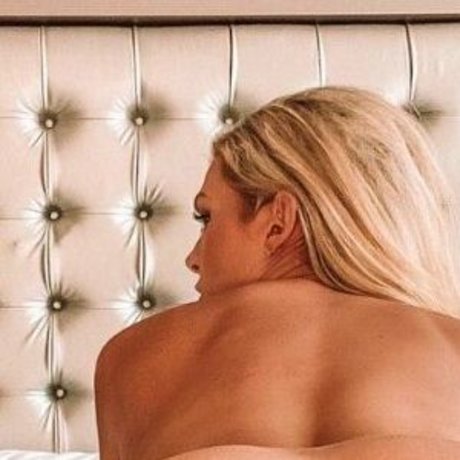 OnlyFansについて話す セクシー裸 画像