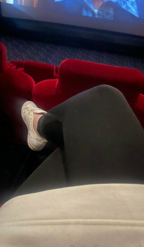 ニューハーフ巨乳OnlyFans アートヌード 画像