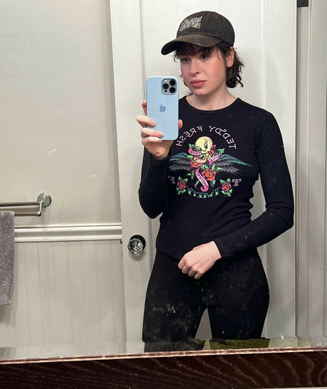 アジア人のタトゥー OnlyFans ポルノ 写真