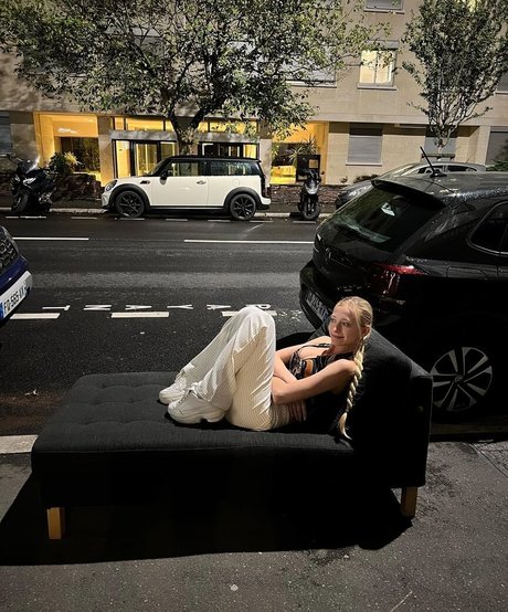 フェムボーイアジアンOnlyFans 無料セクシー 写真