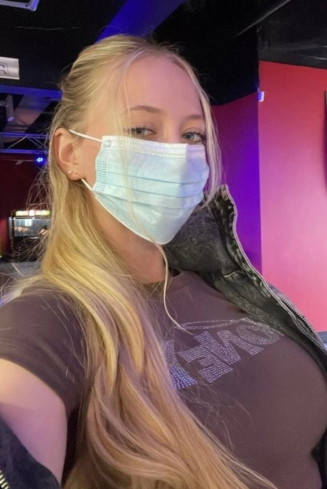 ランジェリーベイビーOnlyFans HD 写真