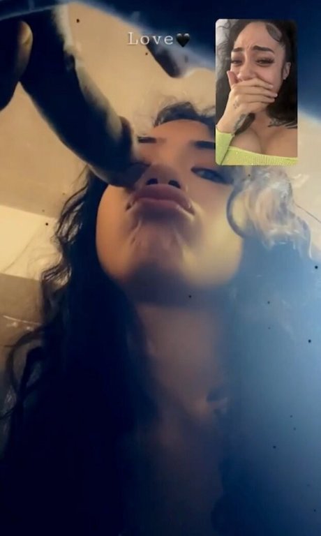 Demon Lives トップポルノスター 写真