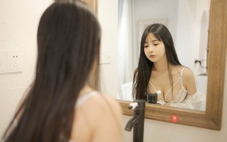 アジアンベイビーOnlyFans アート裸 画像