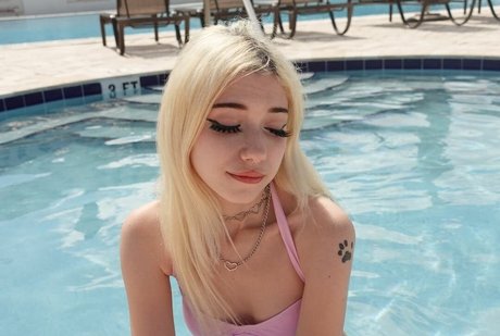 シシーオンリーファンズ ホット 画像