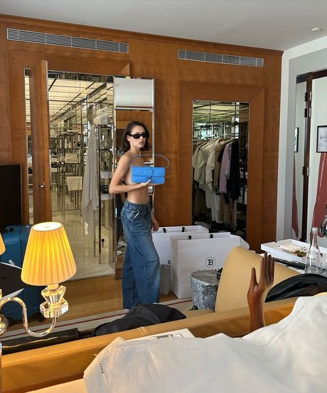 ビキニストリップOnlyFans ホットポルノ 画像