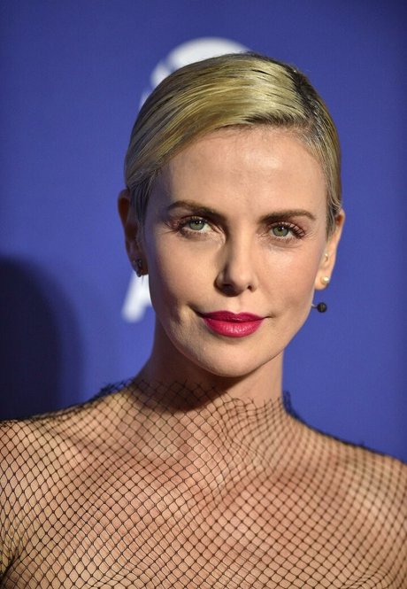 ニューハーフ ドミナトリックス OnlyFans 無料ヌード 画像