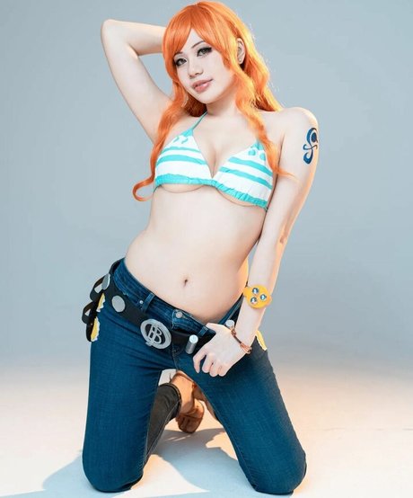 痩せた金髪の熟女OnlyFans アートポルノ 写真