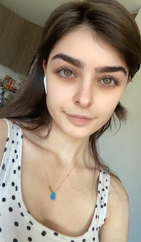 アジア人のタトゥー OnlyFans セクシーヌード 画像