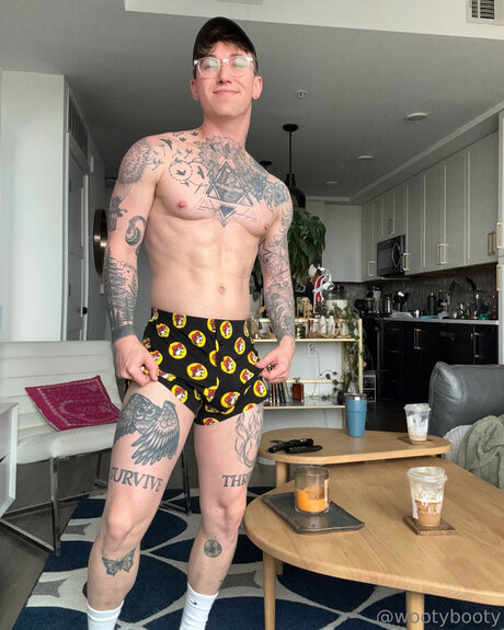 痩せたブロンドのOnlyFans 無料ヌード 写真