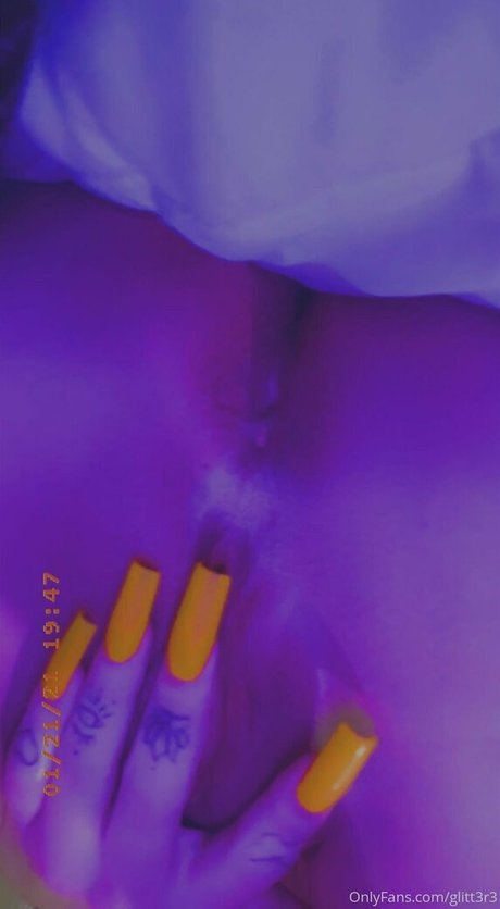 Glitt3r3 独占スター 写真