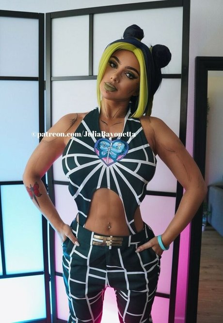 Julia Bayonetta エロティックなモデル 写真