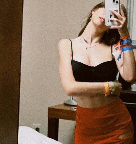 ルビーオンリーファン セクシーヌード アーカイブ