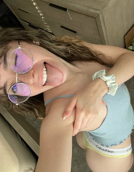 姉妹OnlyFans セクシー裸 画像