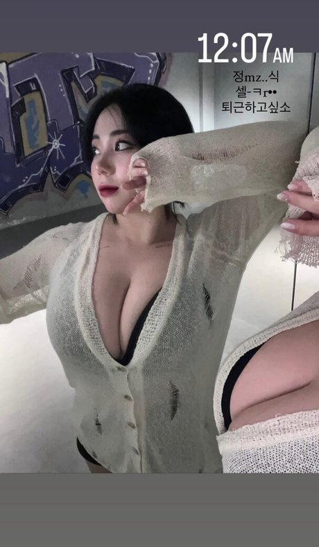 警察官のOnlyFans セクシーxxx 画像