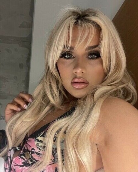 Tiffany Stratton モデル 写真