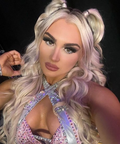 Tiffany Stratton ヌードスター 写真