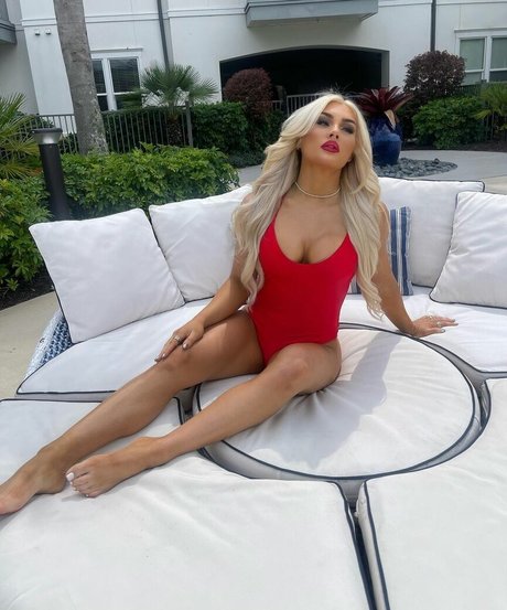 Tiffany Stratton エロティックなスター 画像