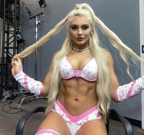 Tiffany Stratton ヌードのポルノスター 写真