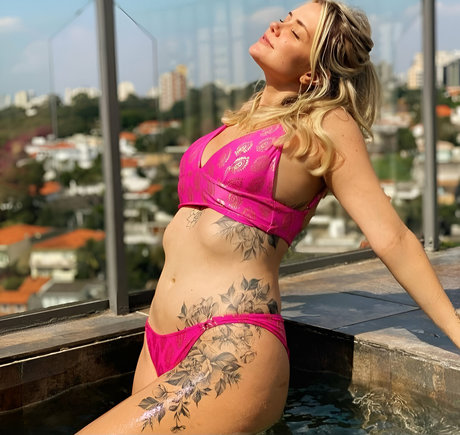 Marcela McGowan 限定モデル 写真