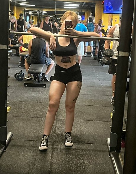 アジアンジム OnlyFans 美しい裸 写真