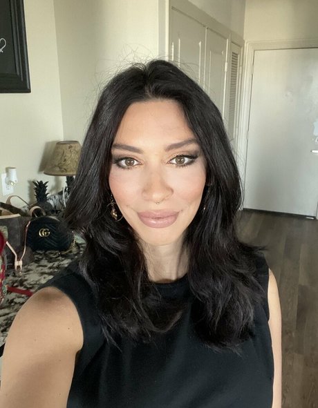 Hotwives XXX profile image