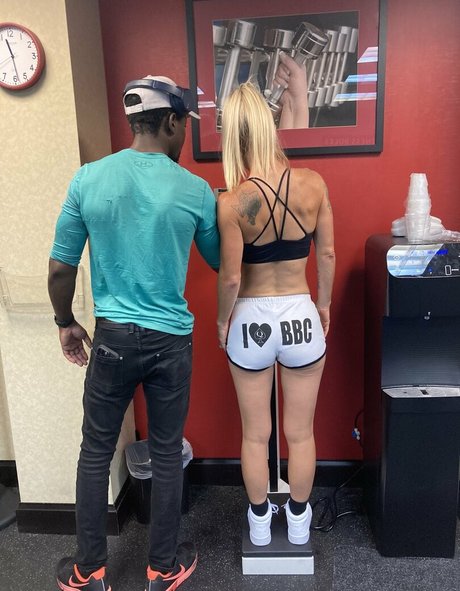 Hotwives XXX セクシーなスター 写真