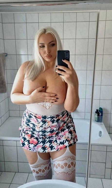 Hotwives XXX 素敵な女優 ギャラリー