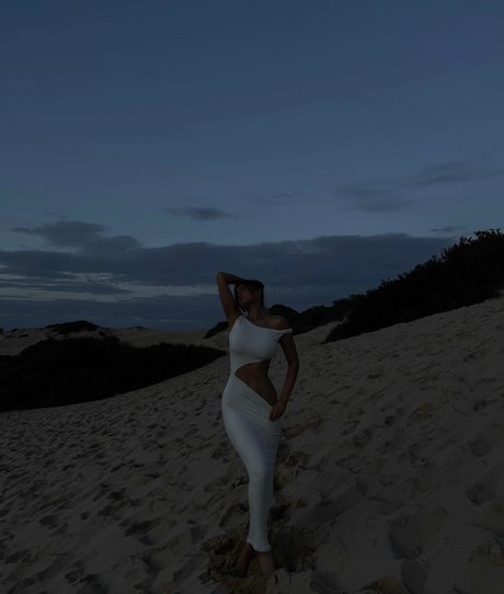 痩せたブロンドのOnlyFans ポルノグラフィック 写真