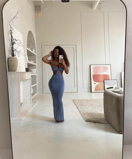 Malaika Terry ポルノスター 裸 写真