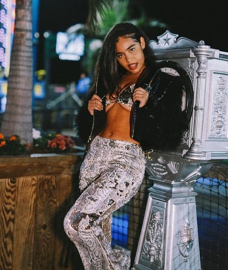 ティーンシーメールOnlyFans セクシーヌード アーカイブ