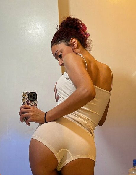 Yazbunny ヌードモデル 画像