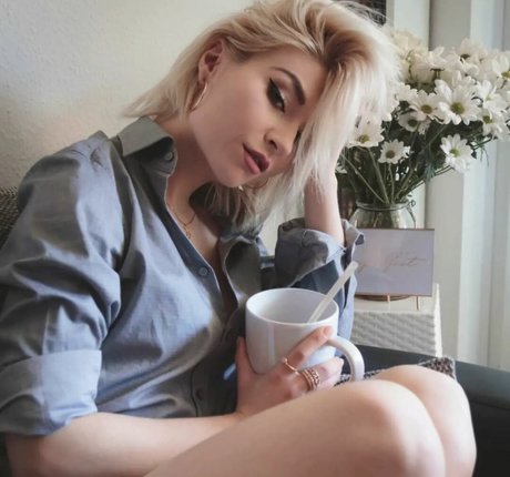 bgkatja スター ヌード 画像