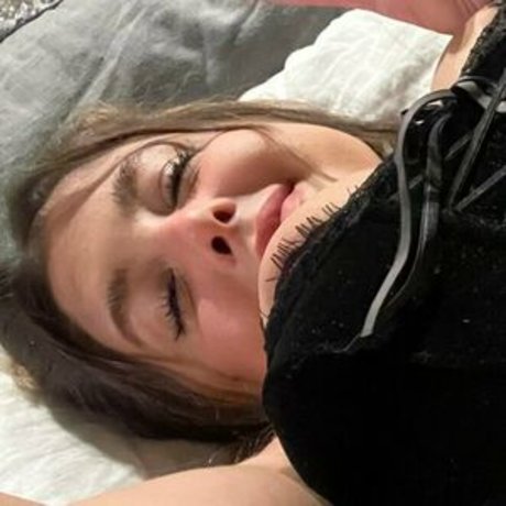 natalieslittlesecret エロティックなポルノスター 写真