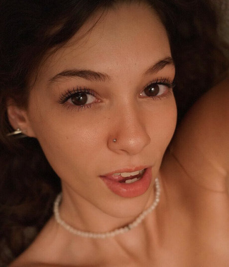 曲線美の赤毛OnlyFans セクシー裸 写真